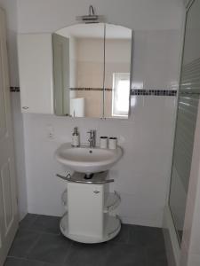 Ein Badezimmer in der Unterkunft Fehnhaus, Nordsee, Nähe Norddeich