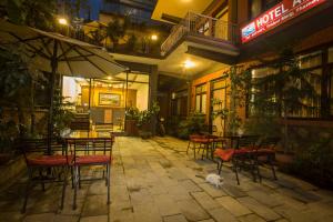 Reštaurácia alebo iné gastronomické zariadenie v ubytovaní Hotel Atlantic
