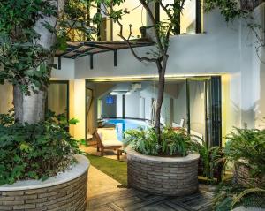 a courtyard with a pool in a house at Kallimarmaro Residence in Athens