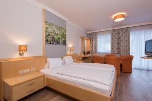 Postel nebo postele na pokoji v ubytování Genusshotel Almrausch