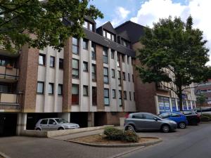 a building with cars parked in front of it at RhePi-Apartment in Essen