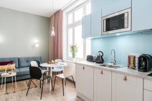 Dapur atau dapur kecil di Sanhaus Apartments - Fiszera 6