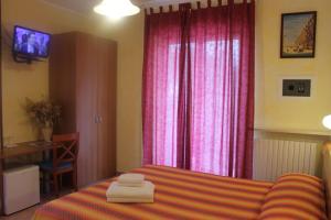Ένα ή περισσότερα κρεβάτια σε δωμάτιο στο Alessio Camere