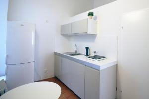 Kuchyňa alebo kuchynka v ubytovaní aeki CITY