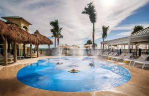 Sirata Beach Resort St Pete Beach内部或周边的泳池