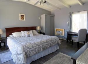 Postel nebo postele na pokoji v ubytování Harmony Motel