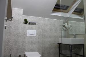 Koupelna v ubytování Sleep Inn Prishtina