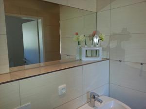 A bathroom at Ostseehotel Boltenhagen