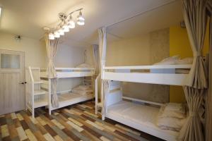 Postel nebo postele na pokoji v ubytování Cinnamon Guesthouse Dogo