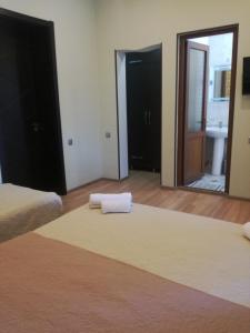 Postelja oz. postelje v sobi nastanitve Guest House Kakheti