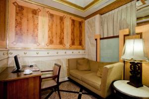 Posezení v ubytování Charming City Songshan Hotel