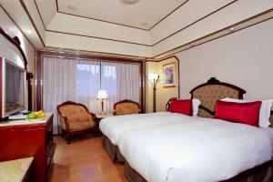 Postel nebo postele na pokoji v ubytování Charming City Songshan Hotel