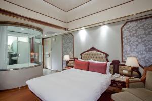 Posezení v ubytování Charming City Songshan Hotel