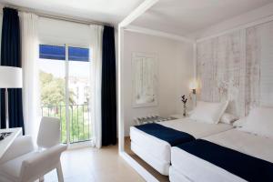 Posteľ alebo postele v izbe v ubytovaní Hotel Medium Sitges Park