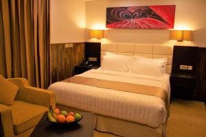 Giường trong phòng chung tại The Secure Inn Hotel Muscat