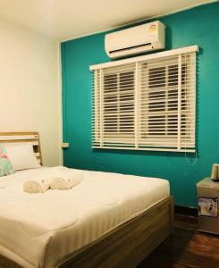 Кровать или кровати в номере Karoon hut
