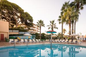 Bazén v ubytování htop Calella Palace & SPA 4Sup #htopFun nebo v jeho okolí + 35 fotografií