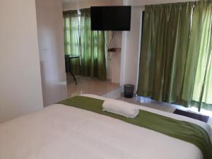 TV tai viihdekeskus majoituspaikassa Thula Du Estate - one bed apartment