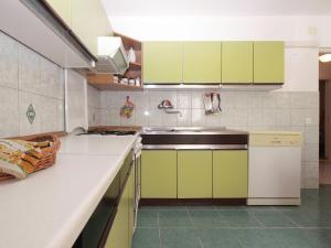 Kuchyň nebo kuchyňský kout v ubytování Apartment 1686