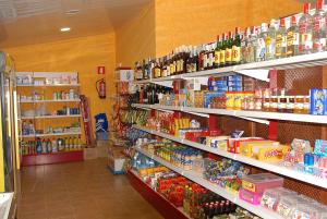 Supermarket nebo jiné obchody v  kempu nebo okolí
