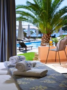 Bazén v ubytování Avantis Suites Hotel nebo v jeho okolí