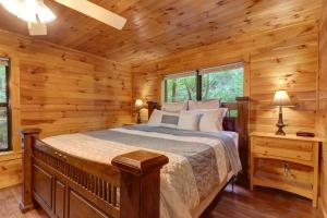 a bedroom with a bed in a log cabin at Friendly Bear Cabin in Pigeon Forge