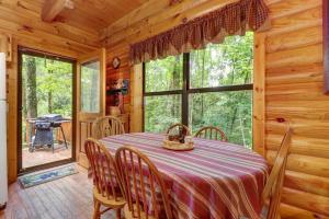 Foto dalla galleria di Friendly Bear Cabin a Pigeon Forge