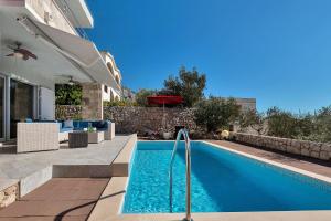 Bazén v ubytování Villa hideaway Makarska nebo v jeho okolí