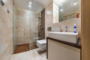Kúpeľňa v ubytovaní Apartamenty Sun & Snow Żeromskiego Krynica Morska - blisko morza