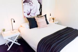 Una cama o camas en una habitación de 20 Hill Avenue Bed & Breakfast