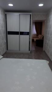 Postel nebo postele na pokoji v ubytování Apartment on Metallurgov 32