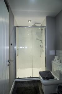 159 Smart Apartments tesisinde bir banyo