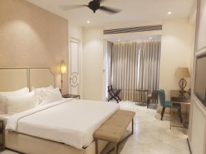 A bed or beds in a room at Hotel Harbour View Colaba