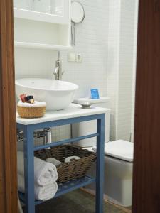A bathroom at Hotel Noguera Mar