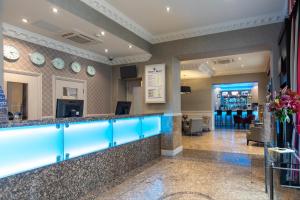 Bazén v ubytování Sidney Hotel London-Victoria nebo v jeho okolí