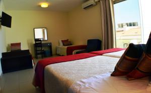 Uma cama ou camas num quarto em Hotel Apolo