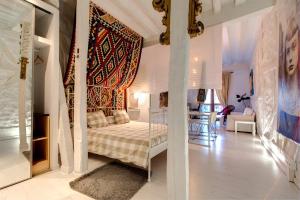 a bedroom with a bed with a rug on the wall at Plaza Mayor Apartamentos 10 in Valladolid