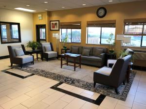Posezení v ubytování Super 8 by Wyndham Klamath Falls