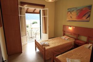 Postel nebo postele na pokoji v ubytování House Dimitri Agios Georgios Pagoi Corfu