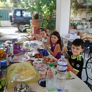 Jedlo v ubytovaní bed & breakfast alebo blízkom okolí