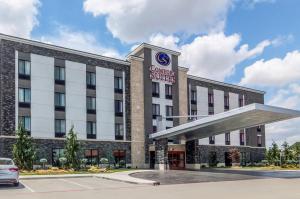 una representación de un hotel con un coche aparcado delante en Comfort Suites Meridian and I-40, en Oklahoma City