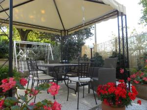 a patio with a table and chairs under a tent at La Ginestra in Todi