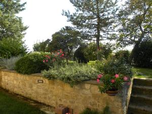 a retaining wall with flowers and plants on it at La Ginestra in Todi