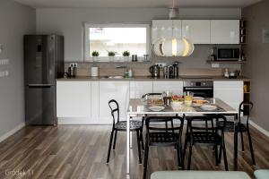 Η κουζίνα ή μικρή κουζίνα στο Apartment Słoneczny Gródek 11