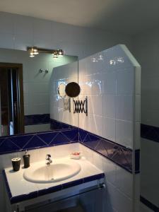 A bathroom at ALTO DE LA RESERVA