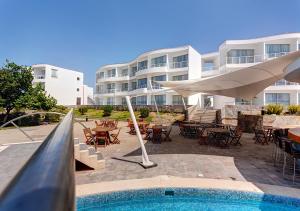 Πισίνα στο ή κοντά στο VPX Hotel