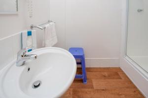 a bathroom with a sink, toilet and tub at BIG4 Shepparton Park Lane Holiday Park in Shepparton