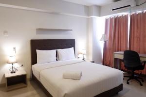 Ένα ή περισσότερα κρεβάτια σε δωμάτιο στο Best Price Studio Apartment The H Residence near MT Haryono By Travelio
