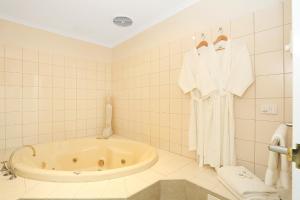 صورة لـ Quality Inn & Suites The Menzies في بالارات