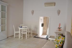A seating area at PIETRAVIVA